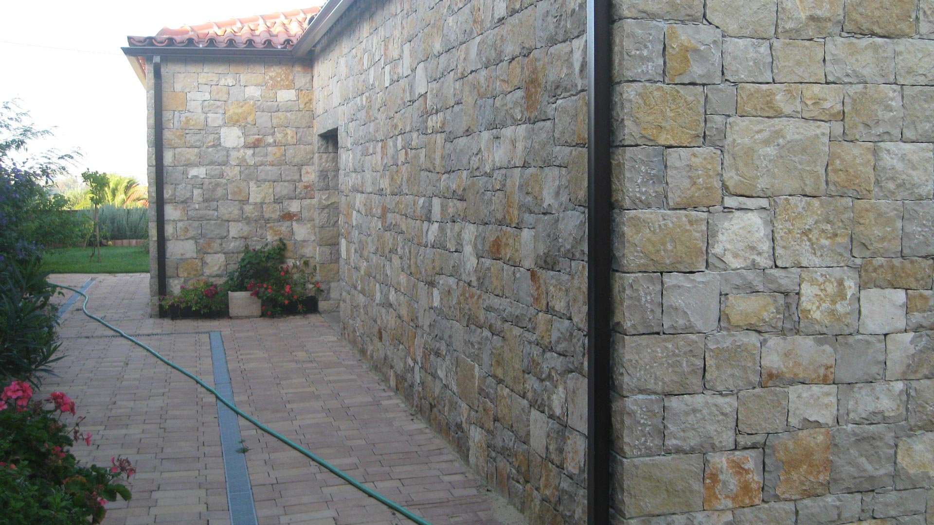 Forrar muro com pedra rústica - custo